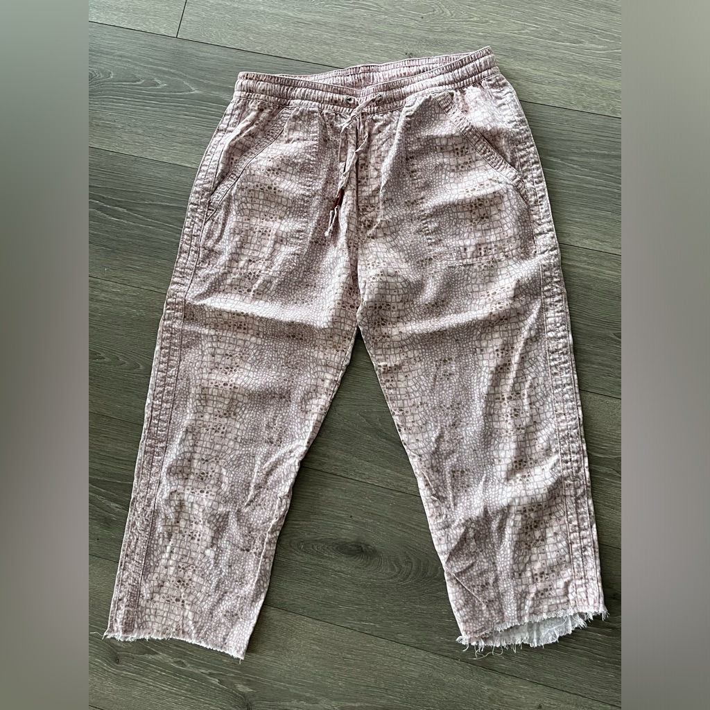 Nwot Anthropologie Pink Snakeskin Print Capri Pants Size Small
